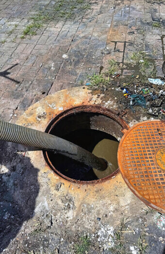 https://plumbercomo.com.au/uploads/2025/06/blocked-drains-256136.jpg