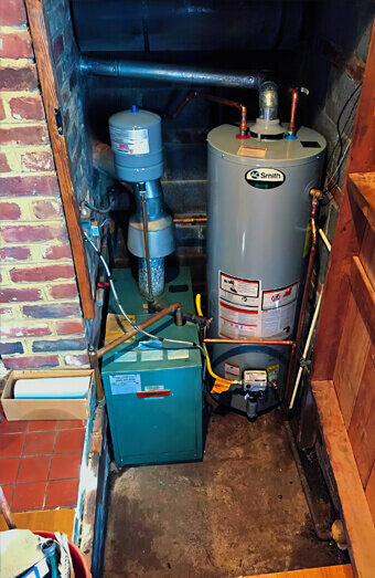 https://plumbercomo.com.au/uploads/2025/06/hot-water-189087.jpg