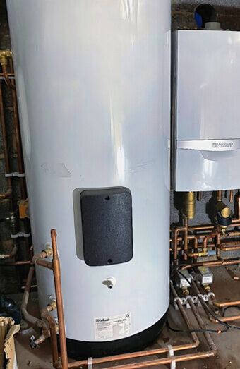 https://plumbercomo.com.au/uploads/2025/06/hot-water-410504.jpg